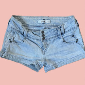 Bedo Y2K Vintage Low-Rise Shorts – Light Wash Denim